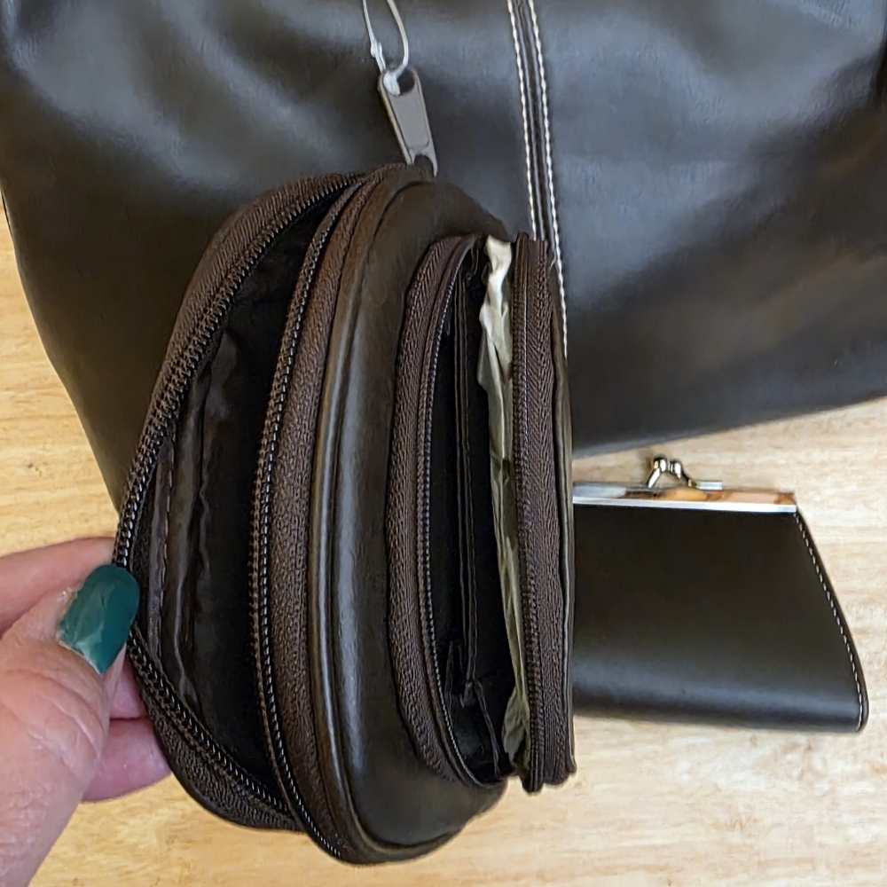 NWT Avenue Vintage Women's Brown Hobo Bag With Contrast Stitching - Picture 11 of 15